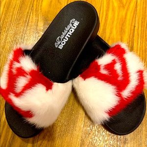Faux fur slides